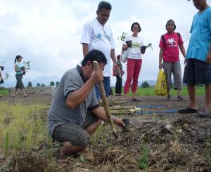 Mayor Esma leads the tree planting activities